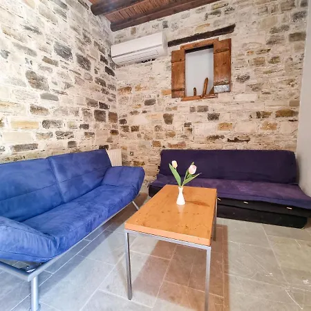 Traditional Village Pool Paradise Family Apartament *