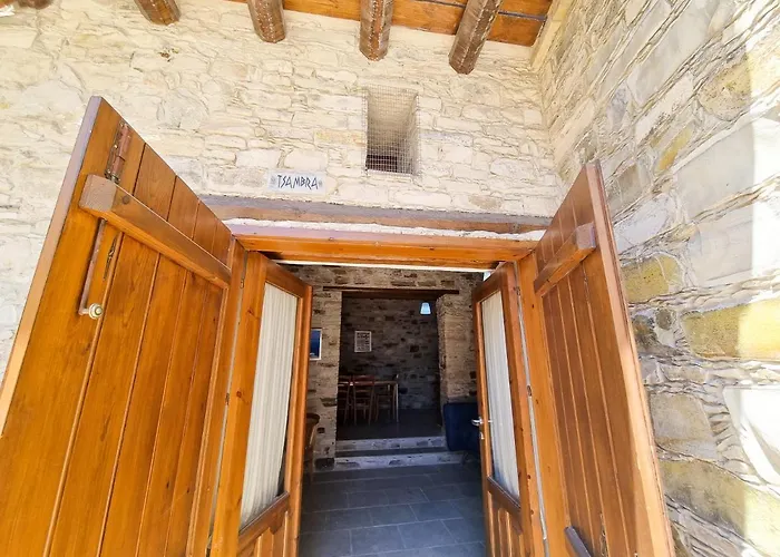 Traditional Village Pool Paradise Family Apartmán